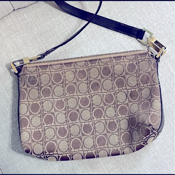 SALVATORE FERRAGAMO
Vintage Canvas Gancini Satchel wristlet Bag - Picture 3 of 10